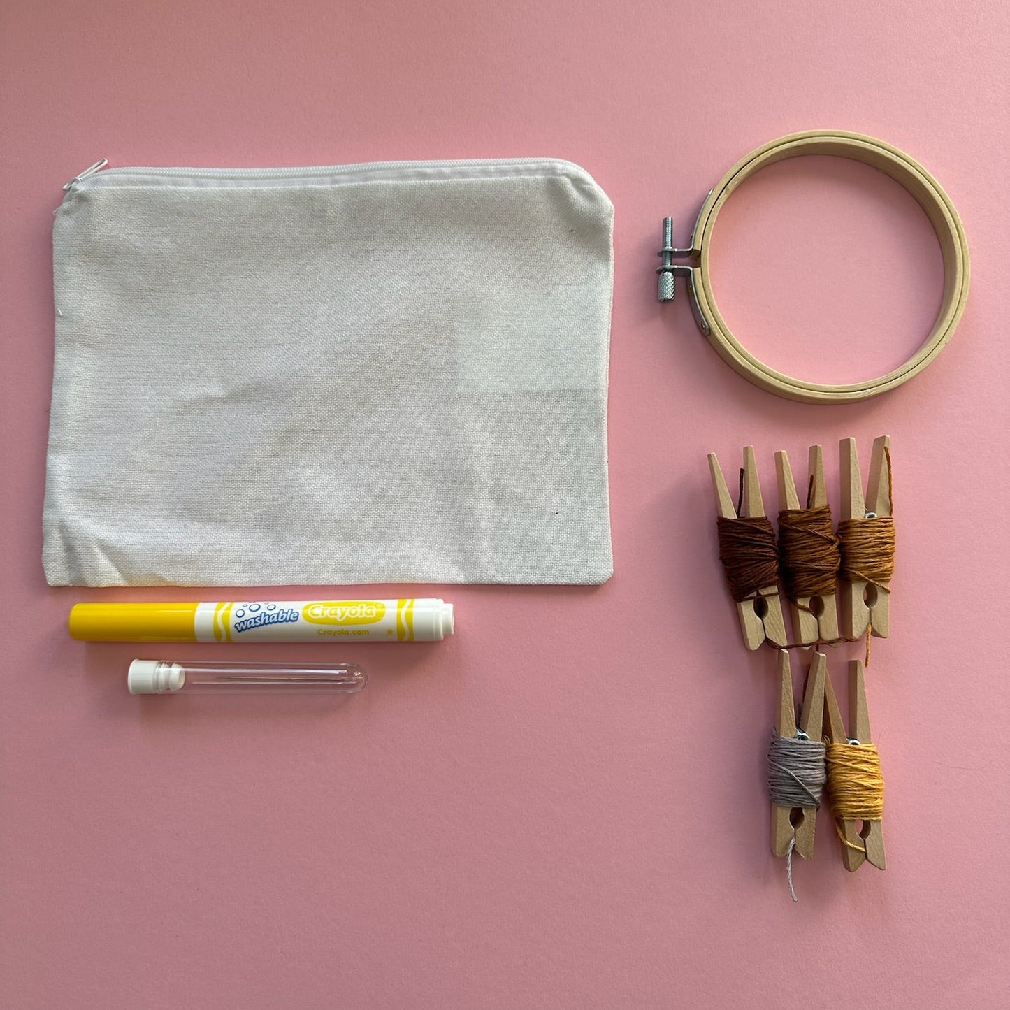 Box de Mai - Broderie sur textile