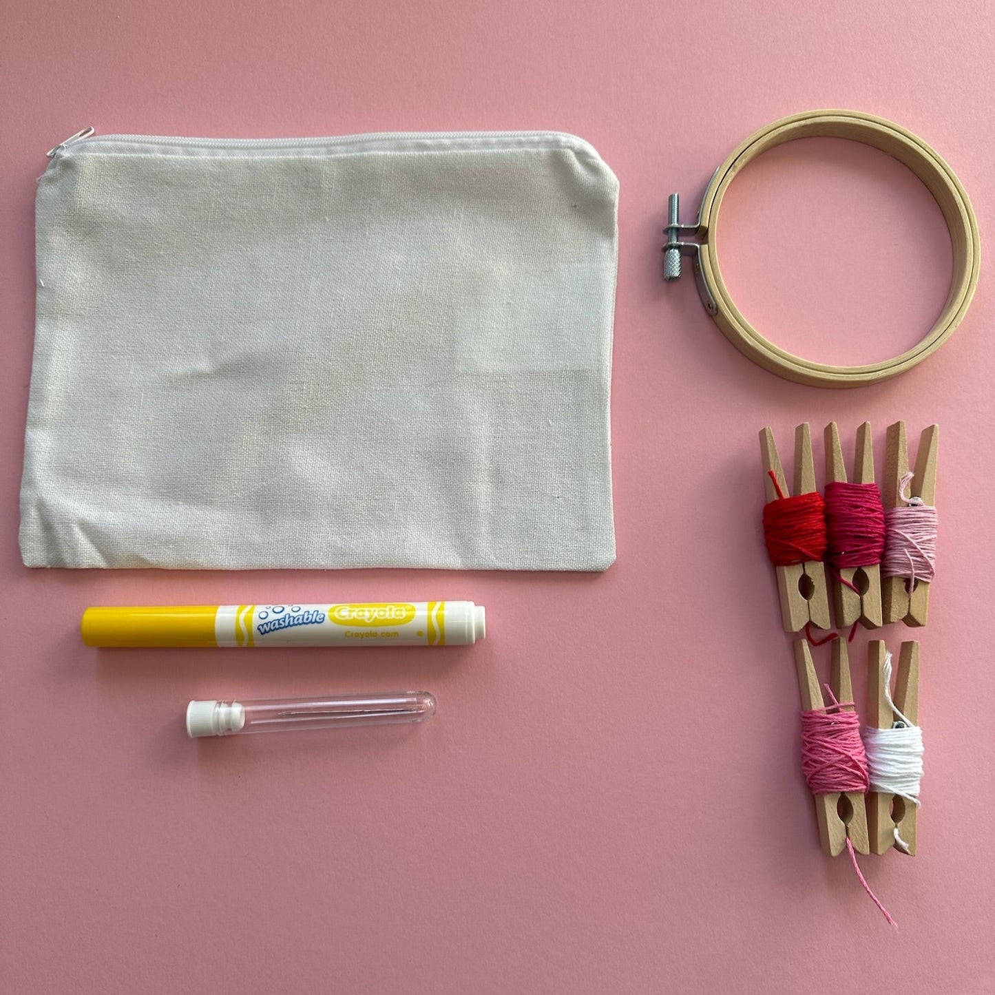 Box de Mai - Broderie sur textile