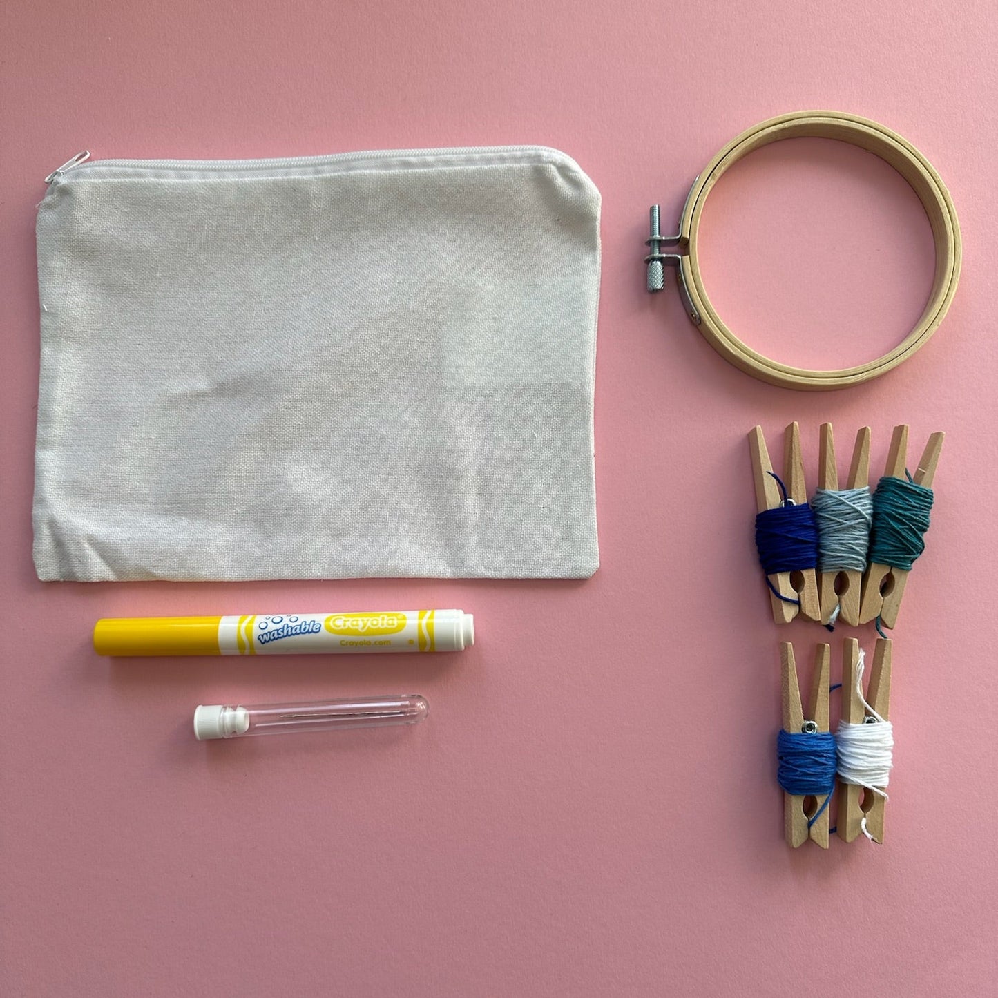 Box de Mai - Broderie sur textile